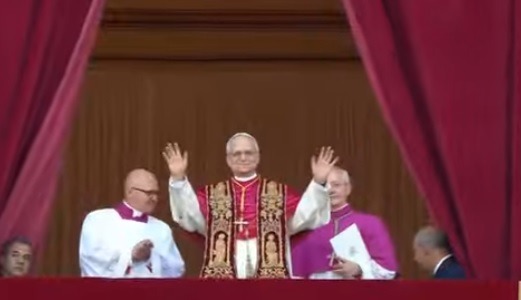 [VÍDEO] Papa Leão XIV faz primeira aparição após ser eleito: “A paz esteja com todos vocês”