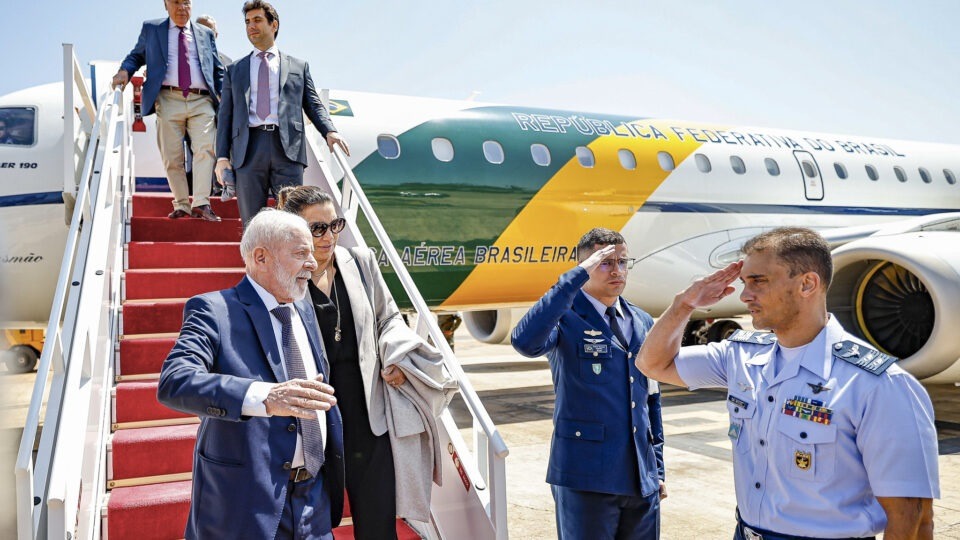 Viagens de Lula ao exterior equivalem a duas voltas ao mundo em três meses