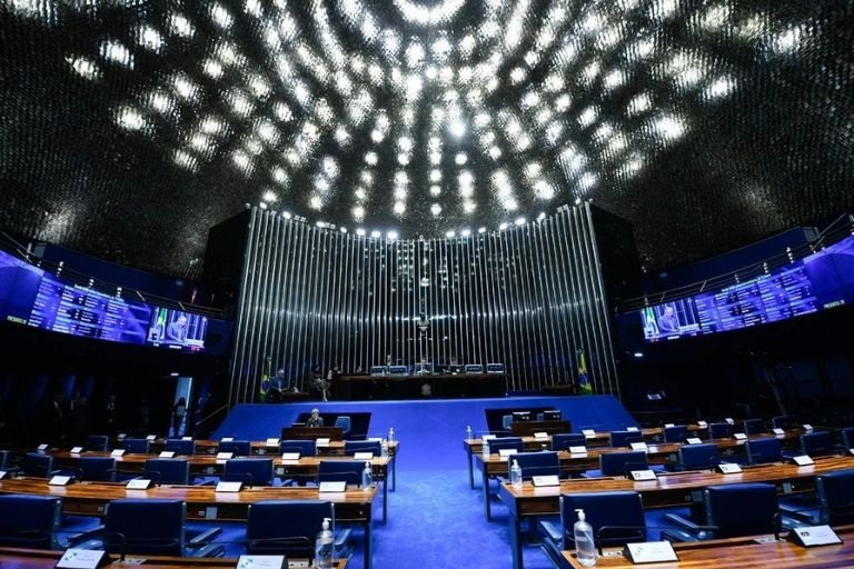 Proposta de aumentar deputados enfrenta resistência no Senado