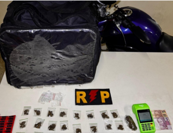 Homem que se passava por motoentregador para traficar drogas é preso em flagrante na zona Norte de Natal