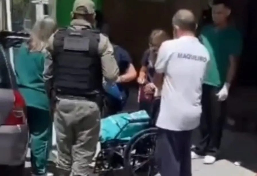 VÍDEO: No Dia das Mães, policial ajuda mulher em trabalho de parto dentro de carro em Natal