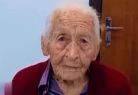 Vídeo: No Dia das Mães, idosa de 98 anos chora ao recitar poesia para filhos que a abandonaram em abrigo:...