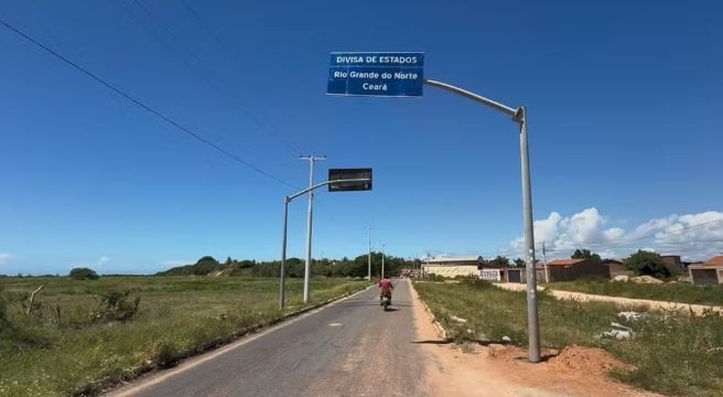 'Guerra da divisa': Governo do Ceará instala placa em território do RN e causa confusão