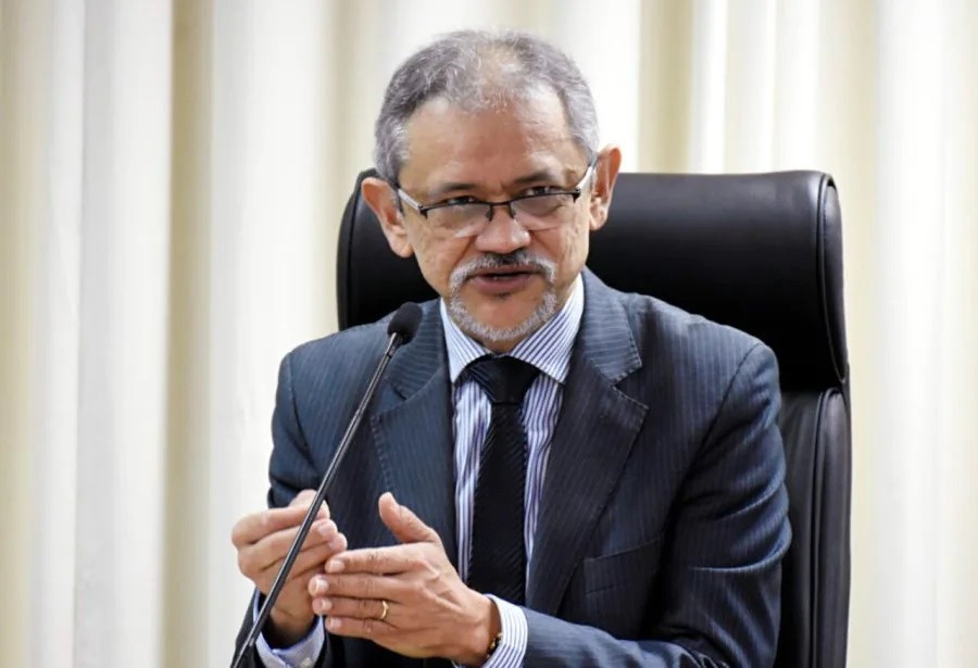 Presidente da Caern anuncia processo contra deputado Tomba Farias após acusações de interferência em eleição em Santa Cruz
