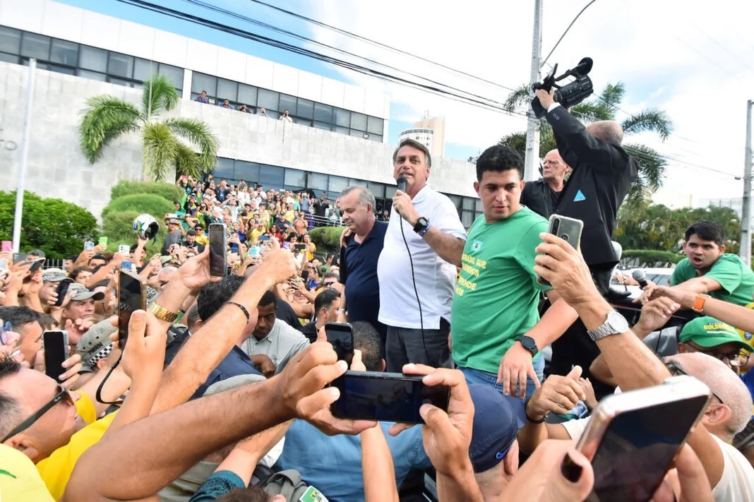 Câmara de Natal cumpre decisão judicial e suspende título de cidadania a Bolsonaro