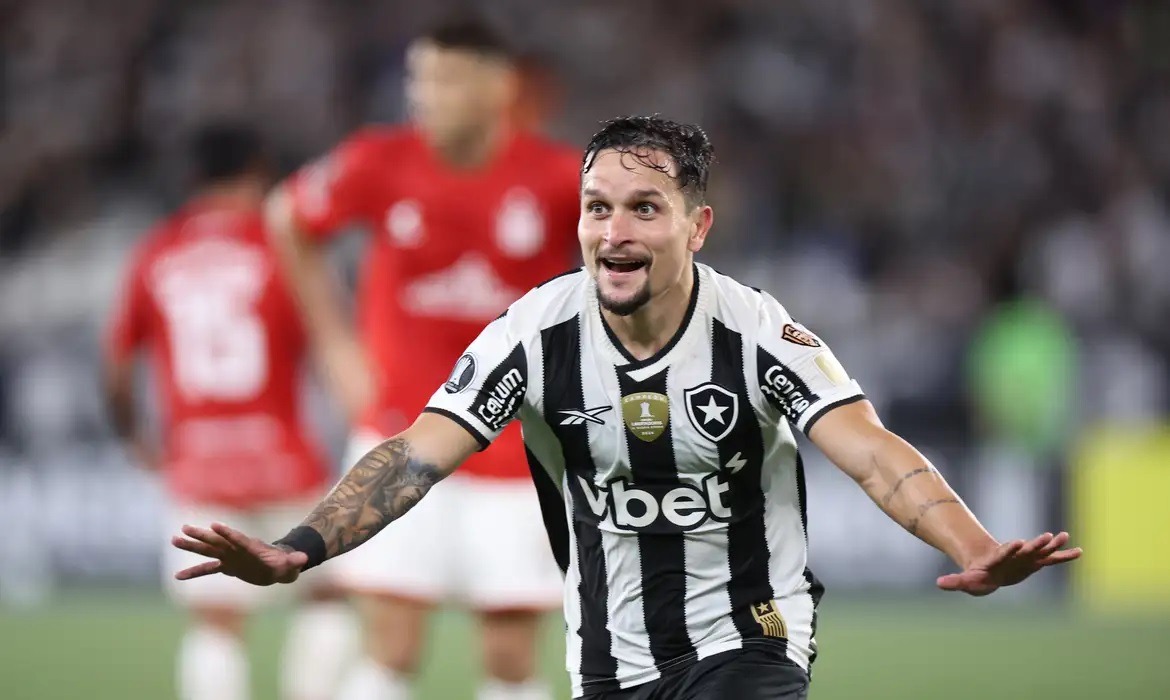 Artur marca golaço e Botafogo vence Estudiantes na Libertadores; veja mais resultados