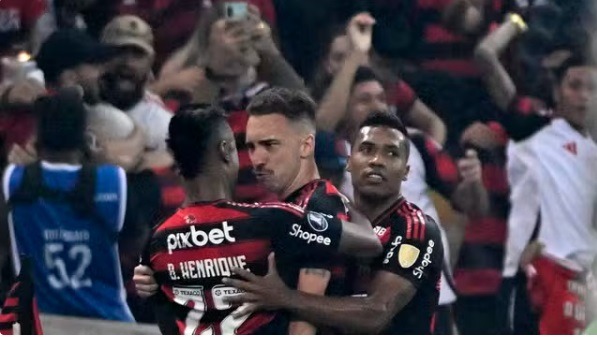 Flamengo vence LDU e entra na zona de classificação às oitavas; veja mais resultados