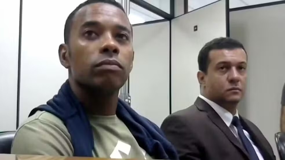 Justiça nega reduzir pena de Robinho por conclusão de curso na cadeia