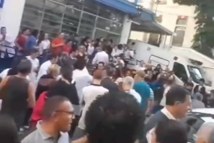 Homem que invadiu escola já entrou no local com faca, diz tia de aluno
