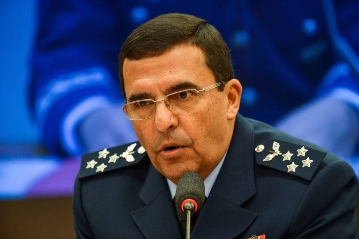 Baptista desmente Freire Gomes e confirma voz de prisão a Bolsonaro