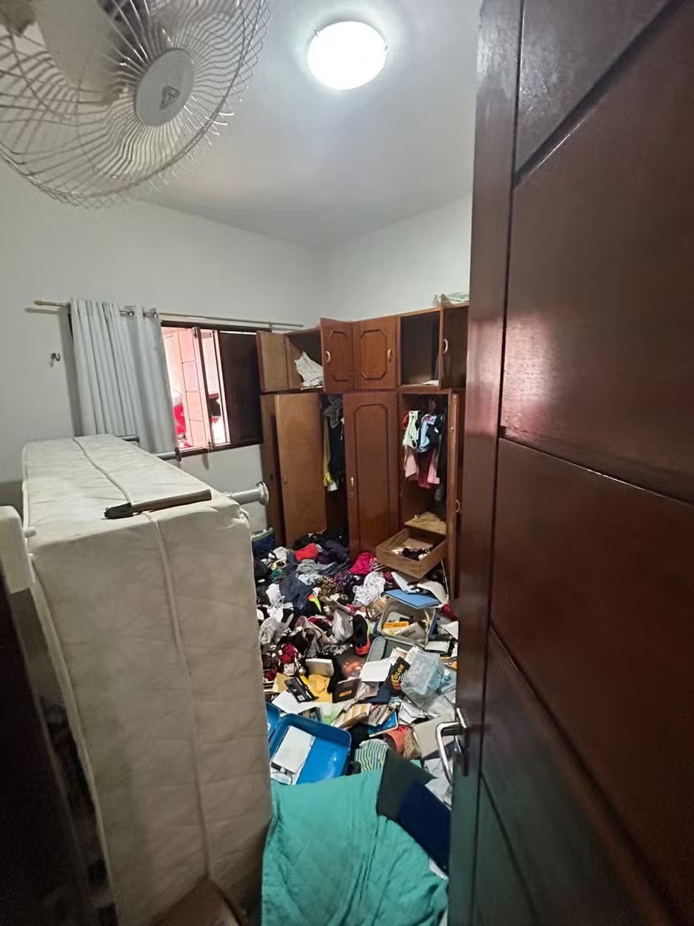 Idosa assaltada por policial militar pediu para não ser trancada no closet: 'Traumatizada'