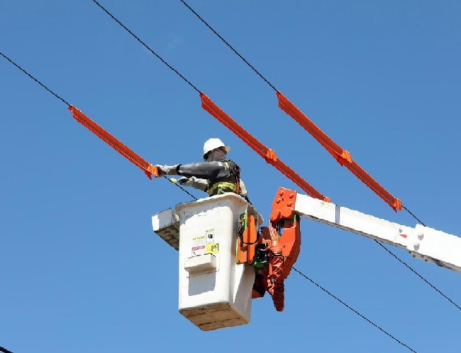 Neoenergia começa a marcar cabos com tinta inteligente para inibir furtos na rede elétrica