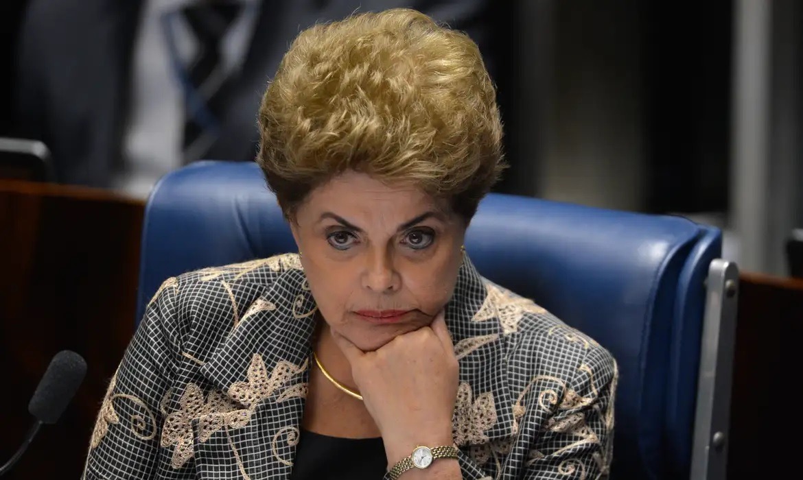Comissão concede anistia política a Dilma com indenização de R$ 100 mil