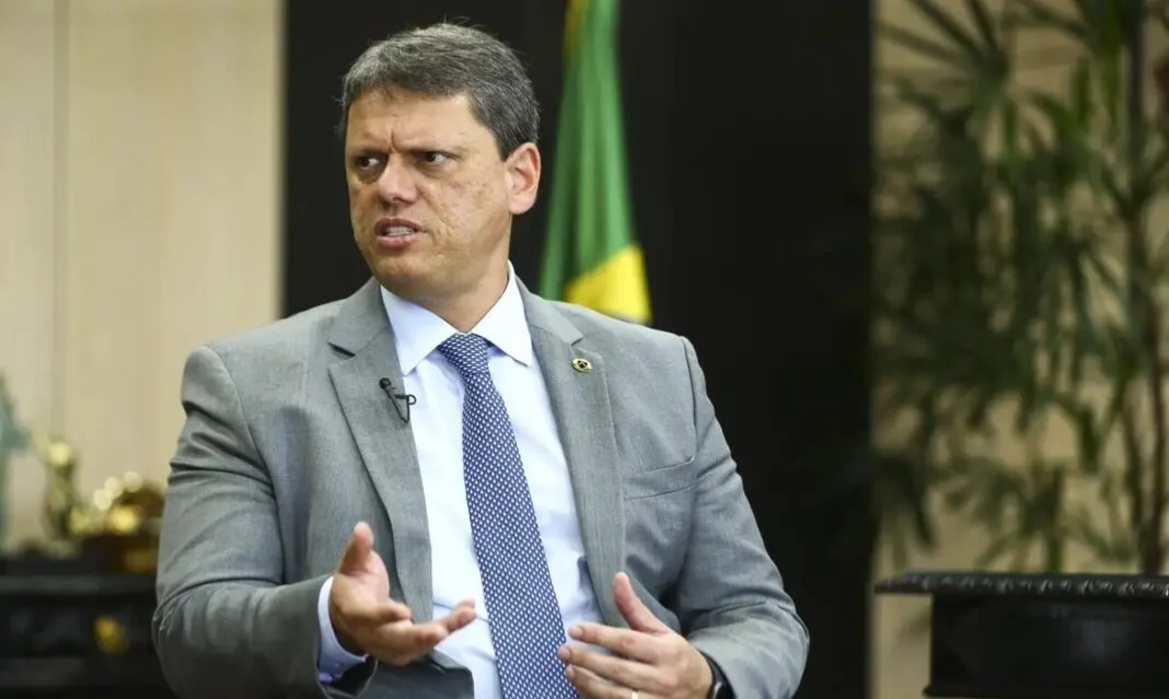 Tarcísio critica Lula e diz que centro e direita estarão unidos em 2026
