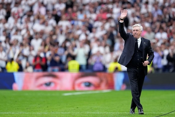 É do Brasil! Ancelotti chora em despedida do Real Madrid. Veja fotos
