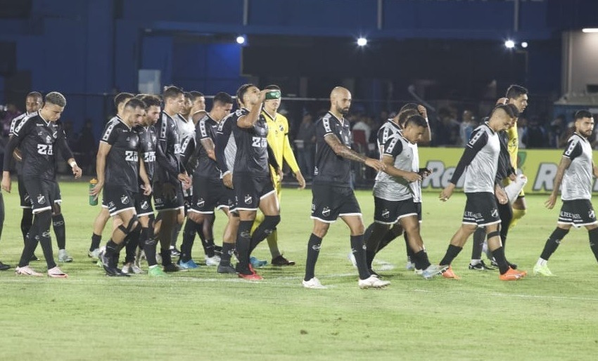 Revoltado com arbitragem, presidente do ABC desabafa após empate contra Londrina: "Tiraram nossa vitória"