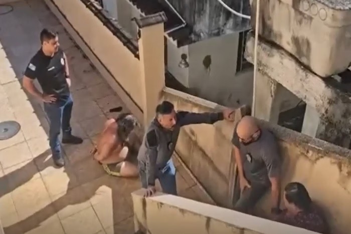 Irmãos que esconderam corpo de pai apodrecido em casa vão ficar presos