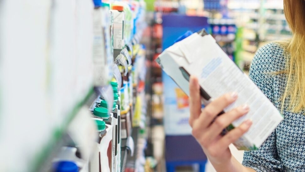 Produtos lácteos terão novos rótulos com aviso claro: “Não é leite” ou “Não é iogurte”