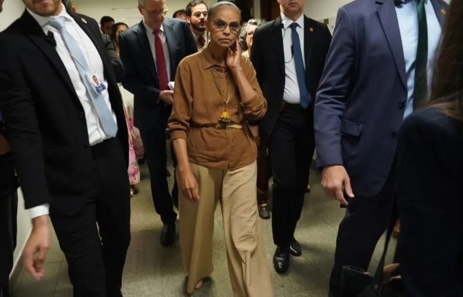 Marina Silva bate boca com senadores e abandona sessão
