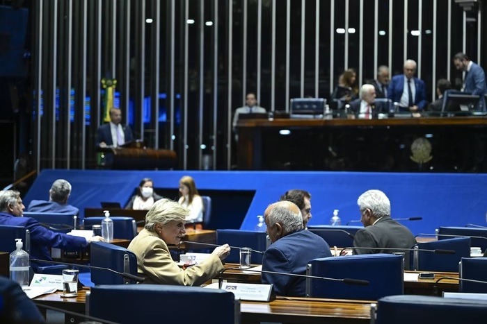 Senado aprova restrições para propagandas de apostas