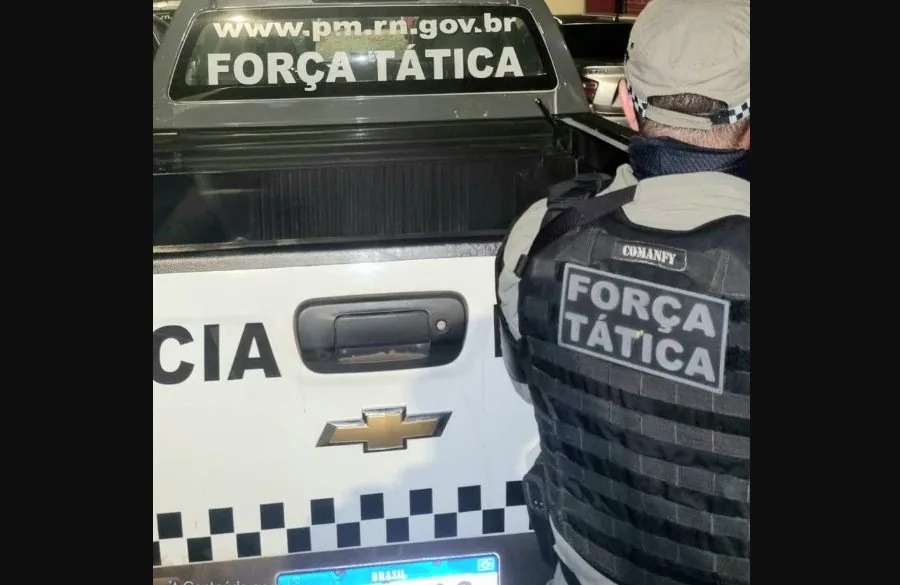 Polícia resgata vítima de sequestro que estava amarrada em área de mata em Parnamirim