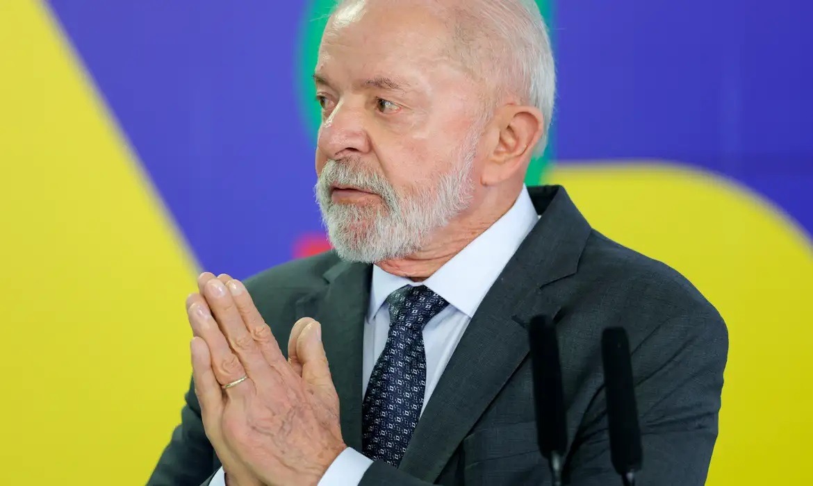 Desaprovação ao governo Lula vai a 56%, diz PoderData