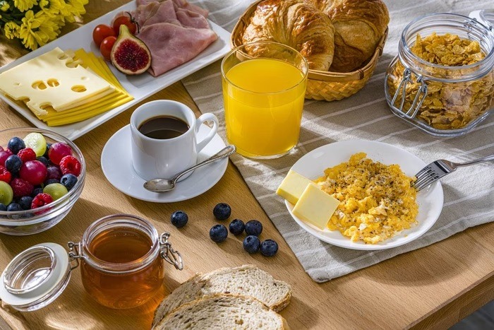 Nutri revela o pior erro que as pessoas cometem no café da manhã