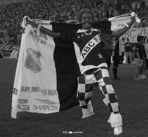 Morre Dudé, torcedor símbolo do ABC