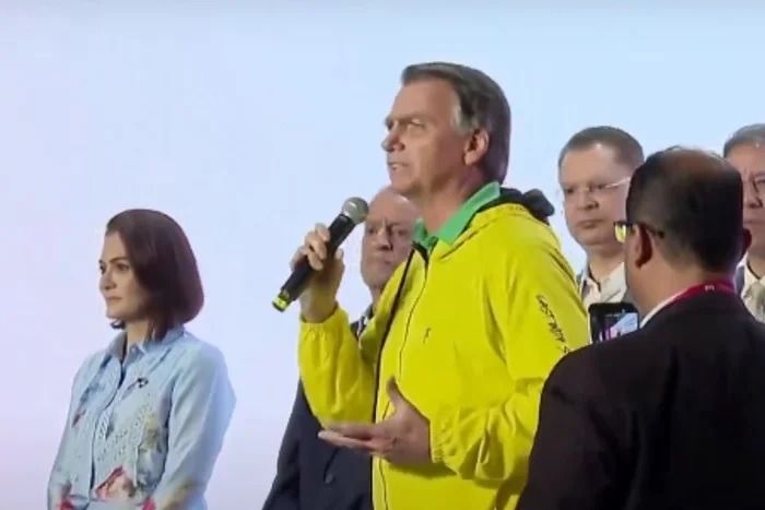 Bolsonaro comenta depoimento à PF: “Crime de ajudar um filho”