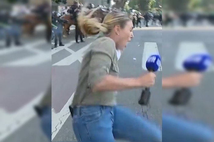 VÍDEO: repórter é ferida por bala de borracha ao vivo durante protestos