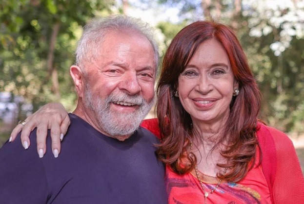 Lula liga para Cristina Kirchner e presta apoio após condenação