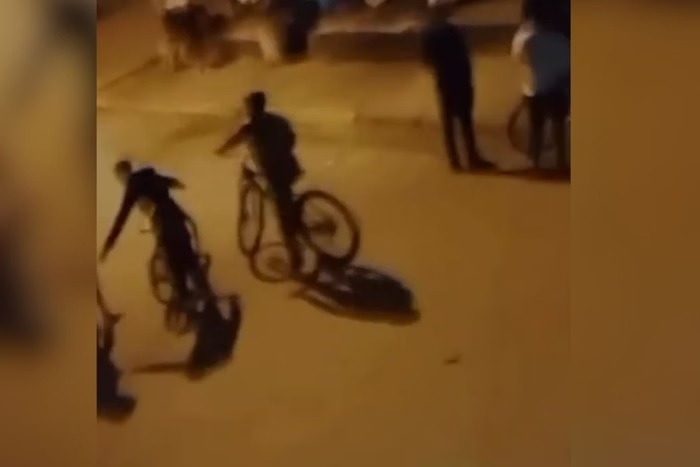 VÍDEO: Menina grava vídeo de casa após crime: “Tem gente morta aqui na rua”