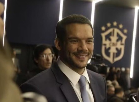 Já como presidente da CBF, Xaud mandou Nike parar produção da camisa vermelha da Seleção