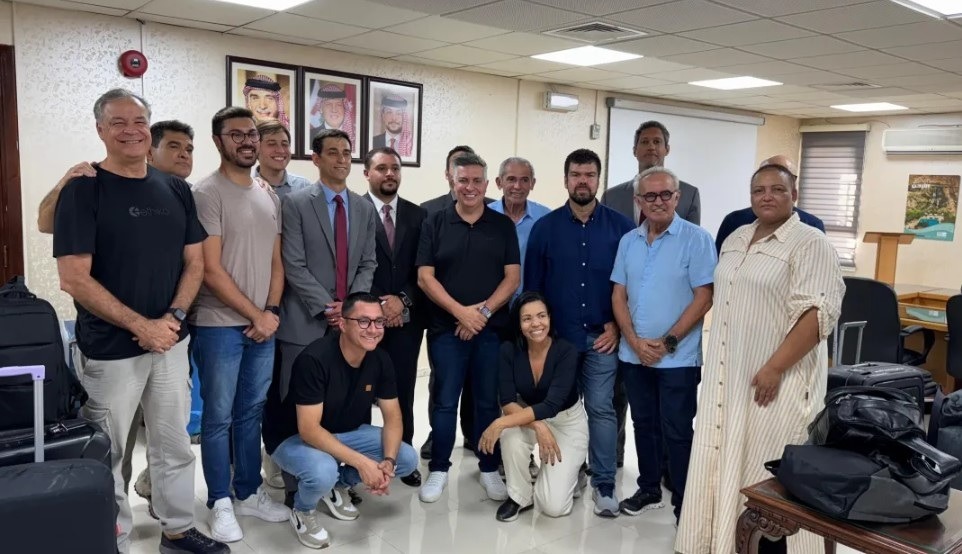 Comitiva de políticos que estava em Israel vai voltar ao Brasil pela Arábia; secretário Vagner Araújo está no grupo