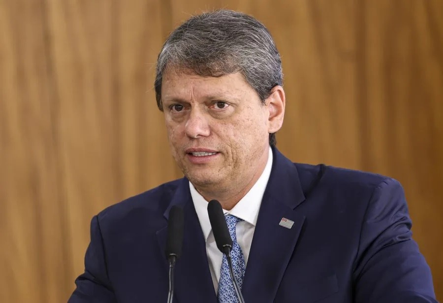 Tarcísio descarta candidatura presidencial sem apoio de Bolsonaro