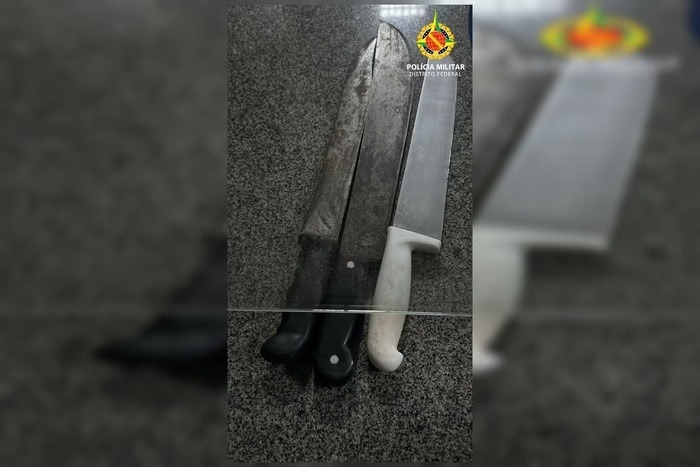 Pai se tranca em quarto após ser esfaqueado pelo próprio filho