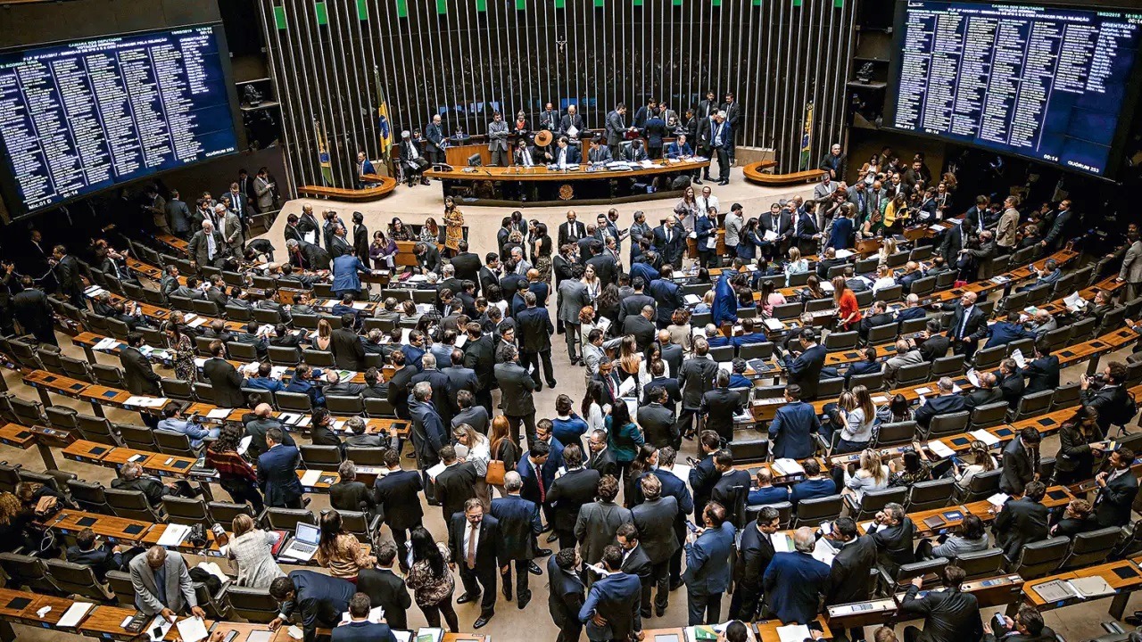 Congresso: 92% dos deputados do PT votaram para elevar a conta de luz