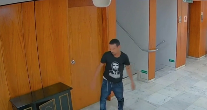 PF prende homem que quebrou relógio no 8/1 após determinação de Moraes