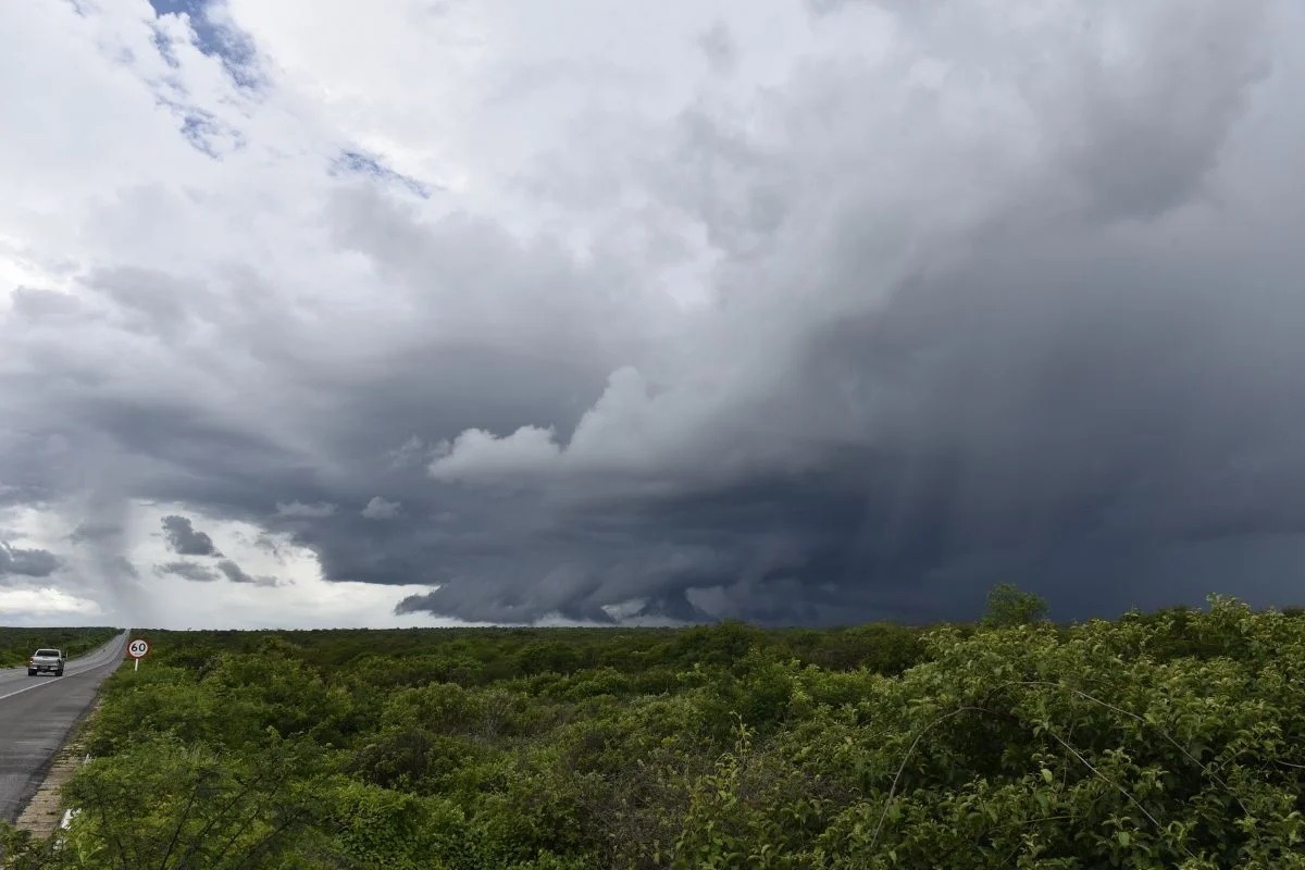 Inmet renova alerta de chuvas para Natal e outras 47 cidades