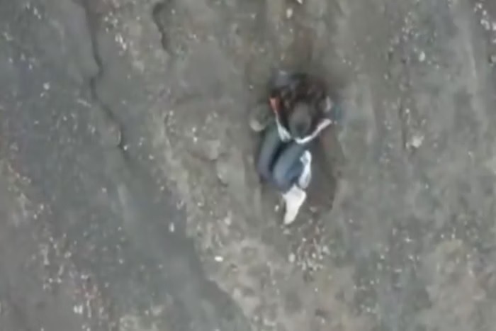 VÍDEO: Drones flagram brasileira em paredão de vulcão na Indonésia