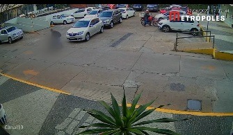 VÍDEO: Filho é flagrado agredindo e derrubando pai idoso no meio da rua