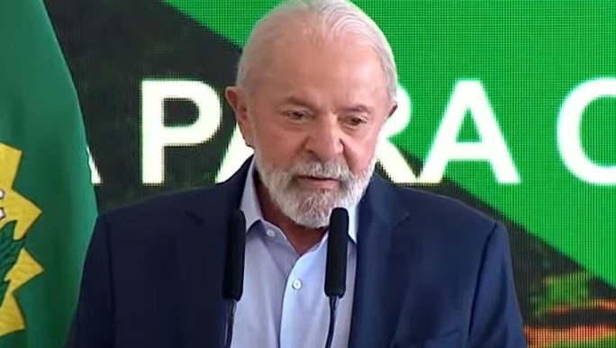 ‘Não me conformo com taxa de juros a 15%’, diz Lula