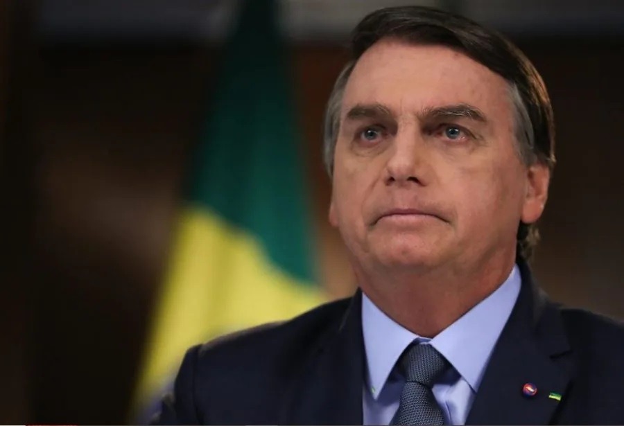 Bolsonaro diz que crises de soluços e vômitos o impedem até de falar