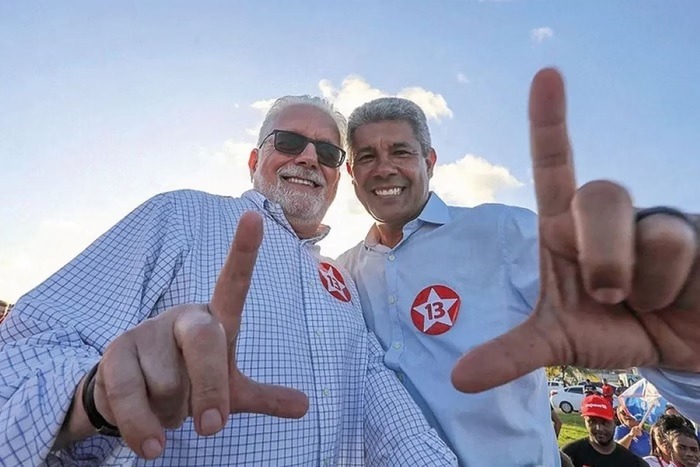 VÍDEO: Petistas são recebidos com vaias em evento que teve Lula