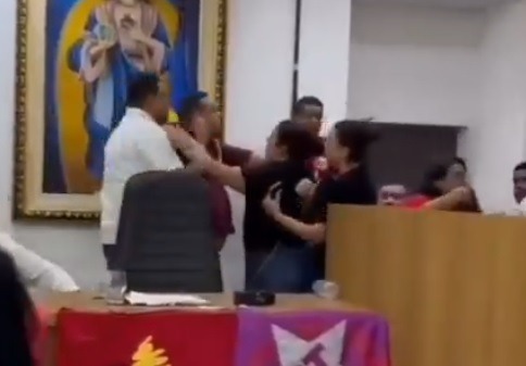 VÍDEO: Debate para eleição interna do PT em Olinda é interrompido por causa de “cacete”