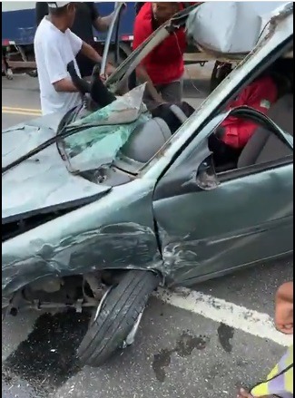 VÍDEO: Motociclista atravessa carro em acidente na Felizardo Moura