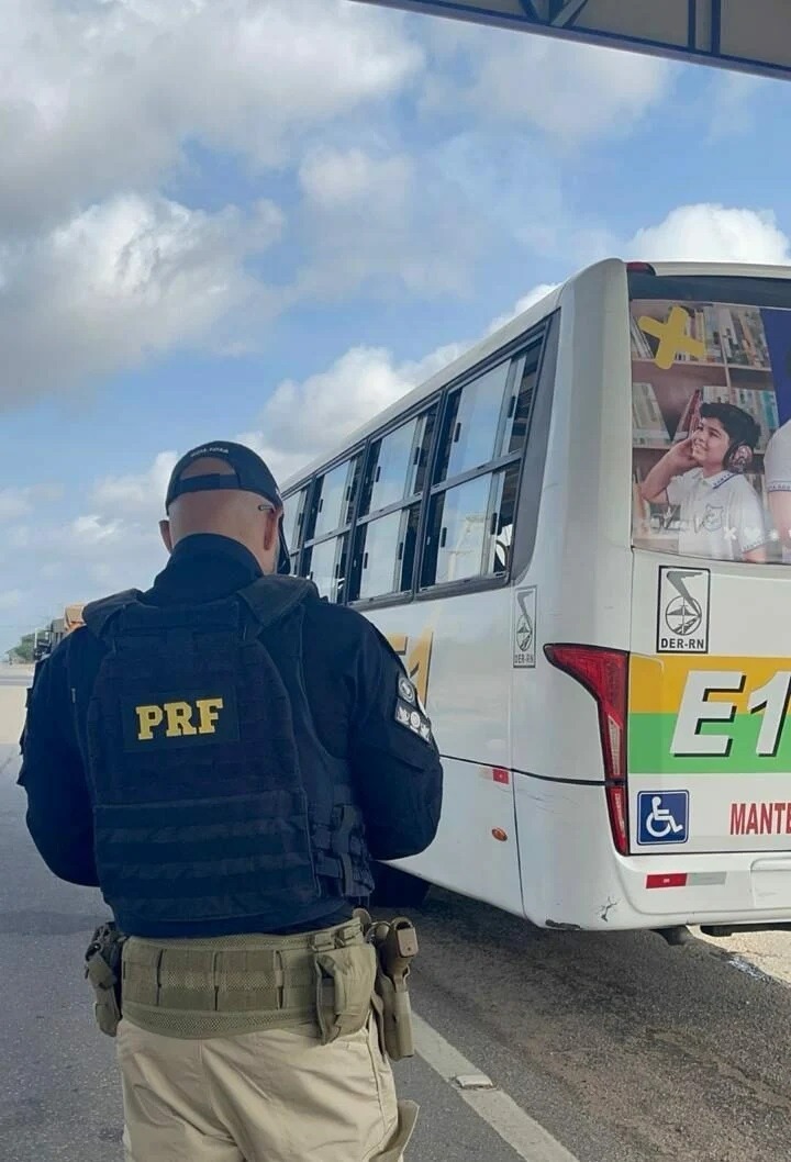 PRF atende ocorrência por suposto ato libidinoso em ônibus interestadual na BR-304 em Macaíba