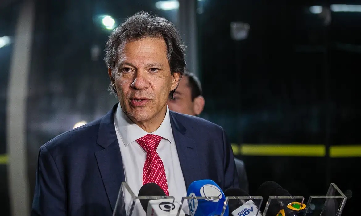 A uma semana de conciliação com Moraes, governo e Congresso discutem solução para IOF
