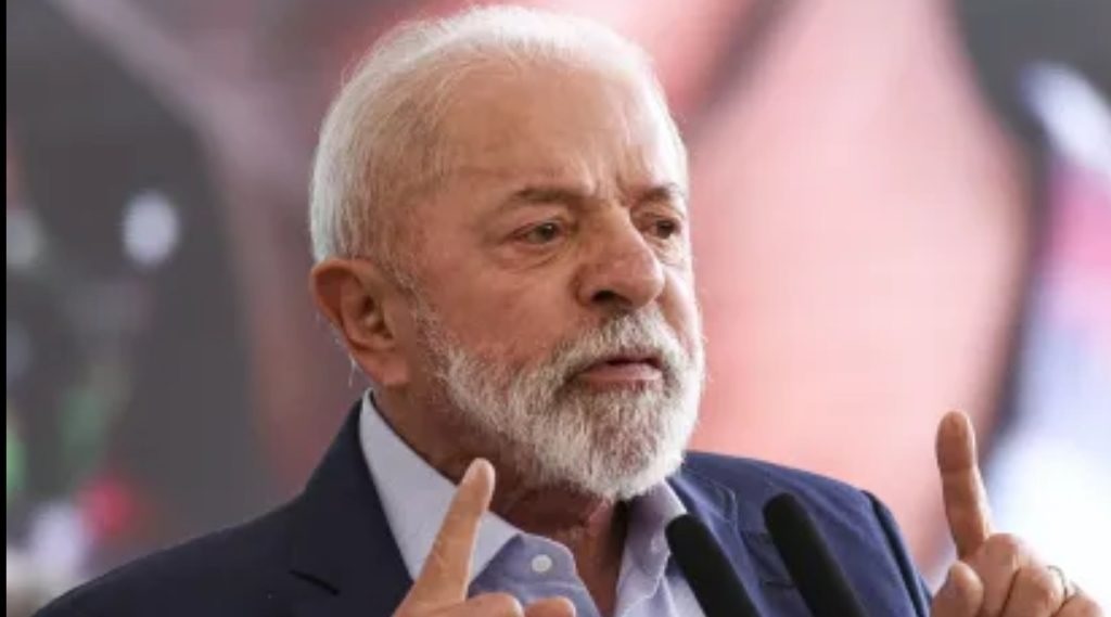 Governo Lula vê ação política de Trump e estuda resposta