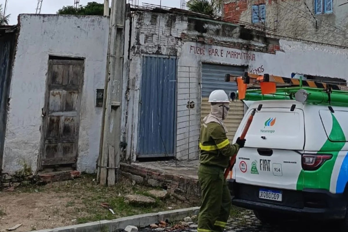 Dois homens são presos por furto de energia e suspeita de ligação com facção em Parnamirim
